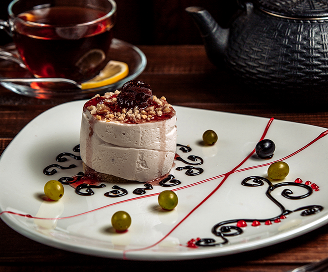 Photo du plat Mousse de cerises sur moelleux aux amandes